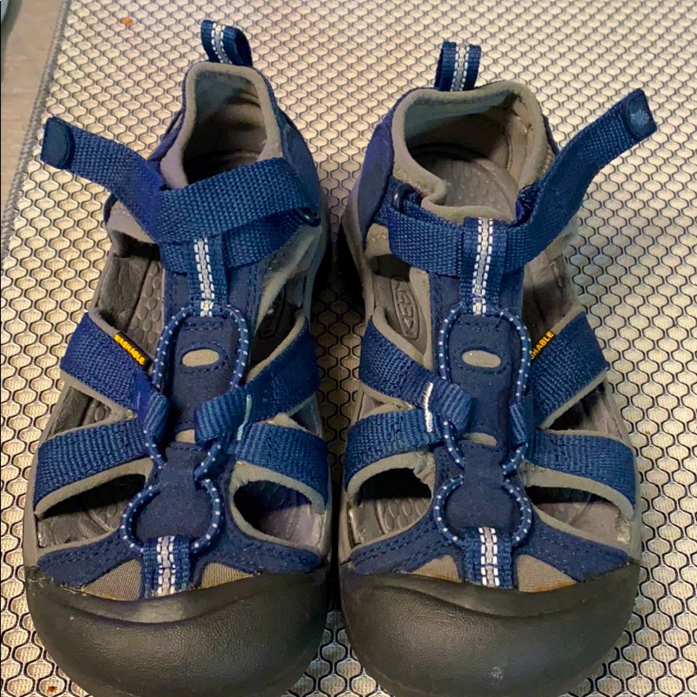 New Keen water shoes. Size 1